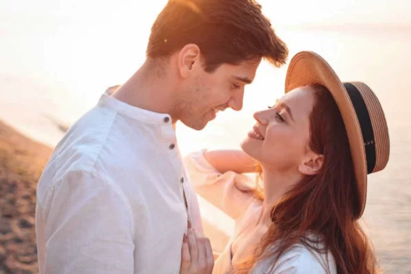 6 Realistic And Cute Relationship Goals – Couples Should Follow